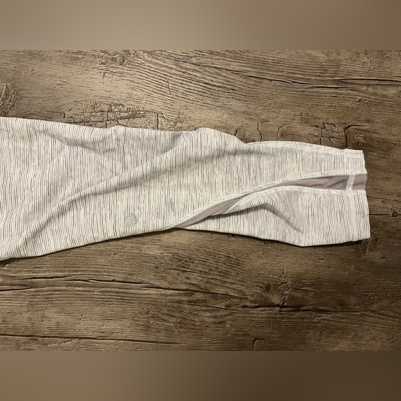 Lululemon capri tights - Picture 6 of 6